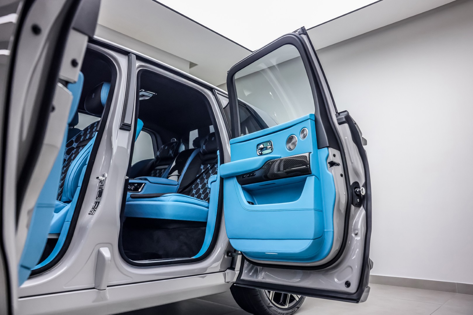 2025 ROLLS ROYCE CULLINAN BLACK BADGE | DUALITY TWILL | SANCTUARY SEATS | BESPOKE SOUND SYSTEM |